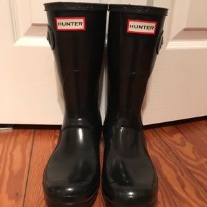 Hunter Mid rise Boots size 8